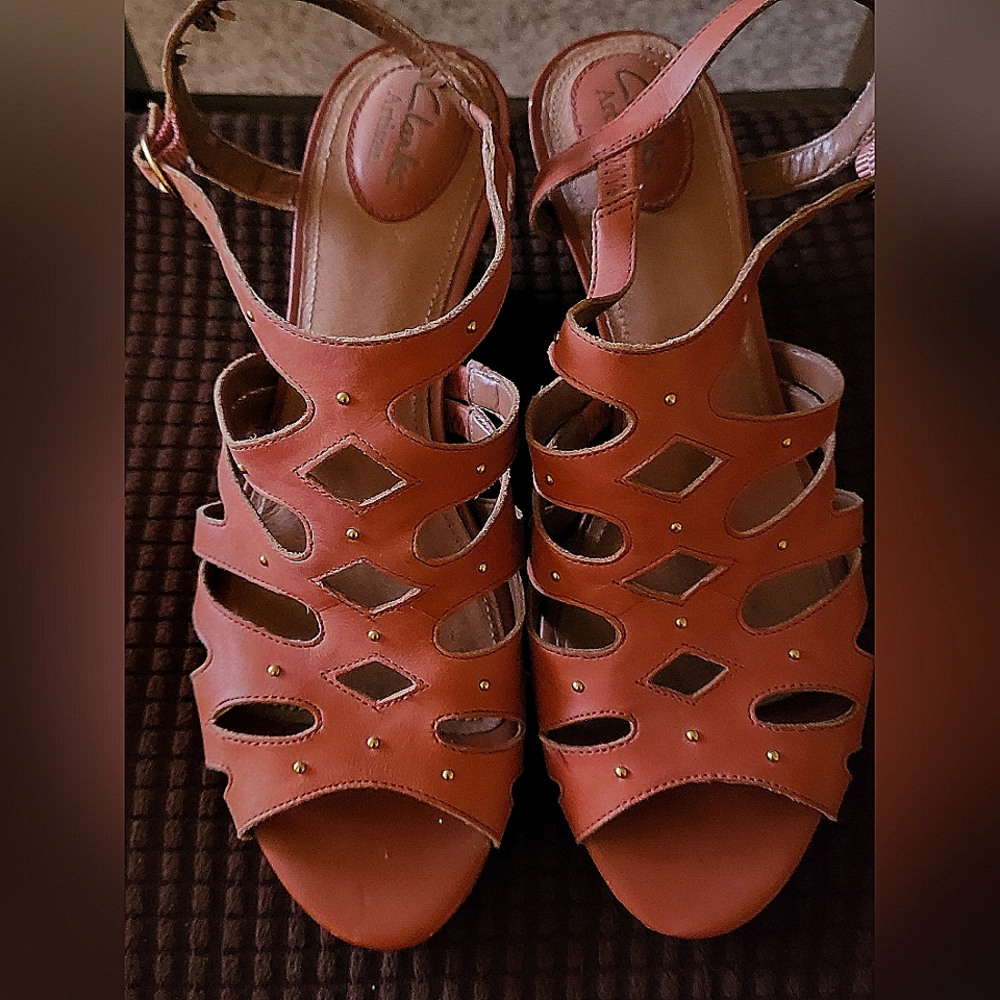 Clark wedge heel shoes In great condition has a few scrapes see in pics